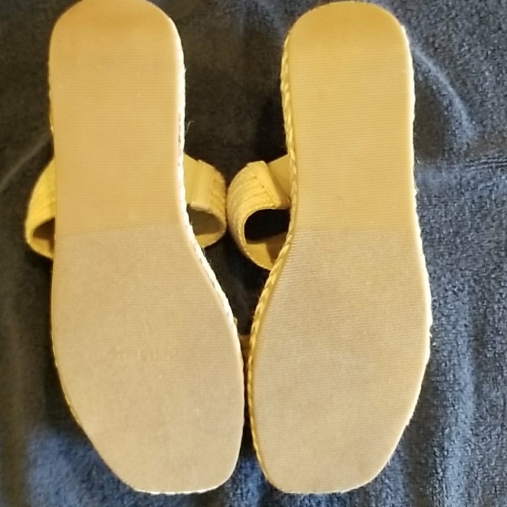 Shoes - Picture 3 of 4